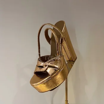 Женская сандалия на платформе с квадратным каблуком в мелкую клетку из золотой кожи, Элегантная Блестящая Красочная Черная Кожа, Открытая Розовая пряжка, повседневная обувь для отпуска, Новая обувь